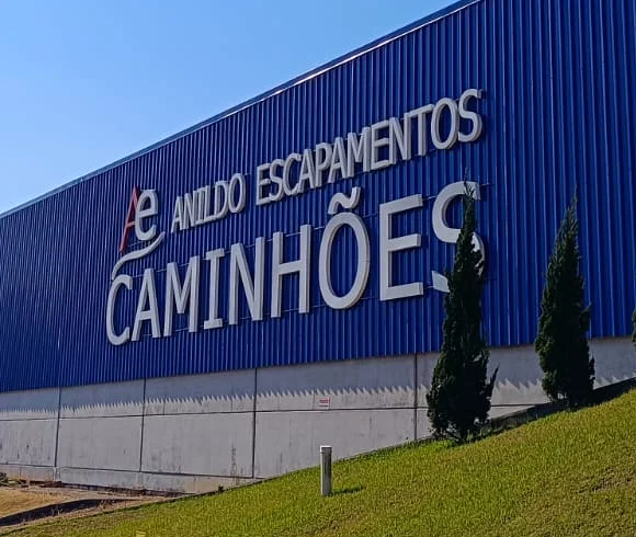 Galpão da Anildo Escapamentos Caminhões, obra da Steeltech
